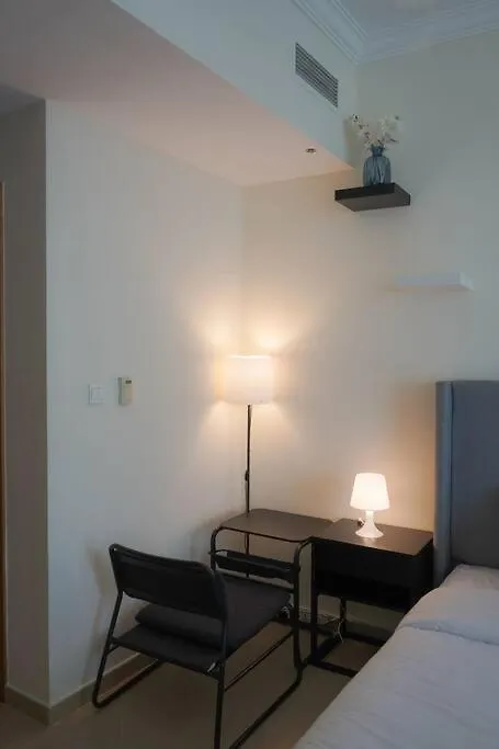 Serenity View: Modern 1BR in Dubai Marina