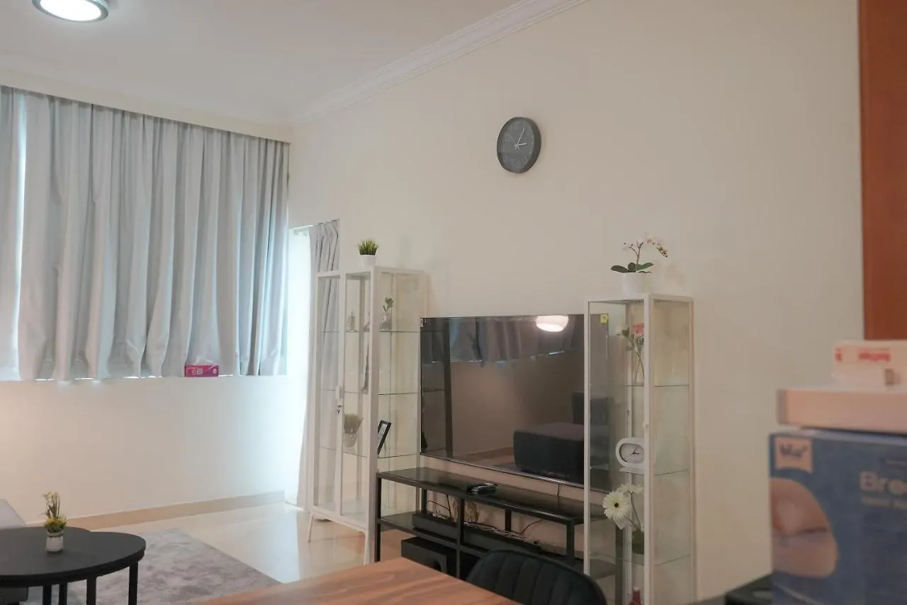 Serenity View: Modern 1BR in Dubai Marina United Arab Emirates